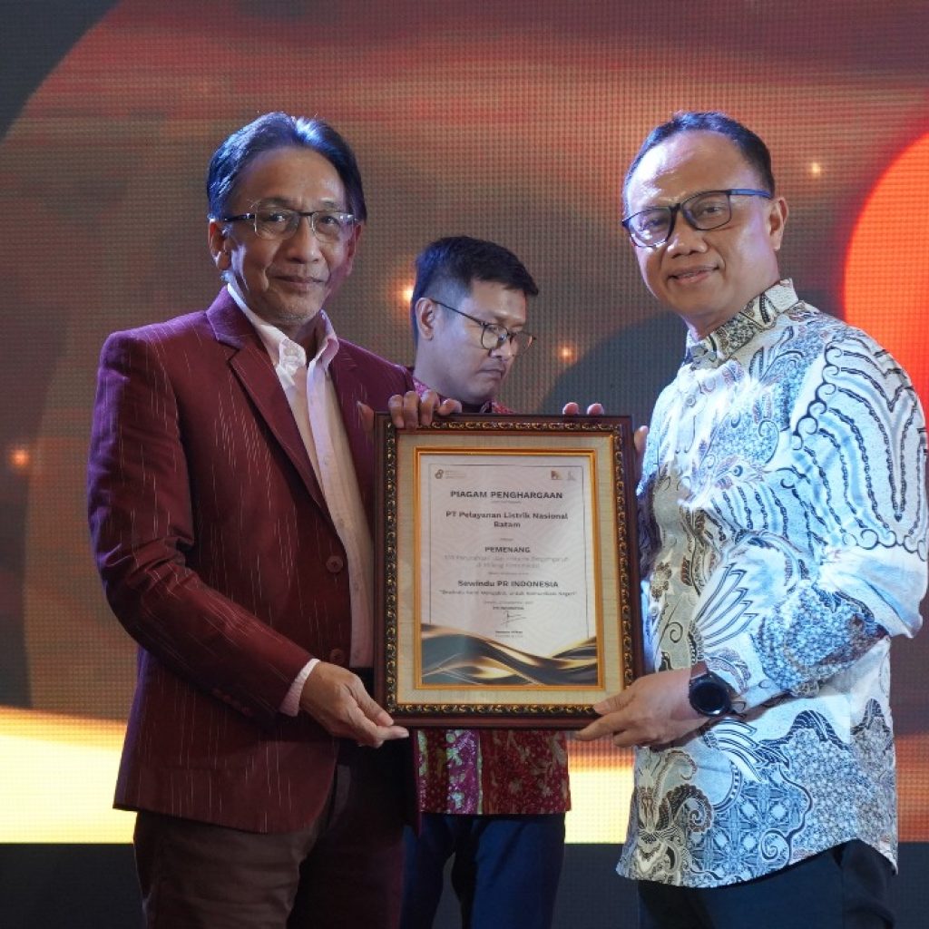 PLN Batam Sabet Penghargaan Instansi Berpengaruh di Bidang Komunikasi dari PR Indonesia
