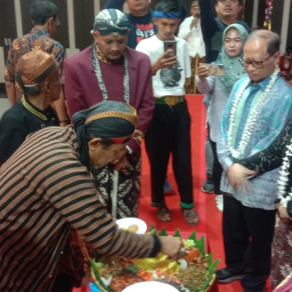 DUA ANGGOTA DEWAN BATAM JADI PENASEHAT PUNOKAWAN